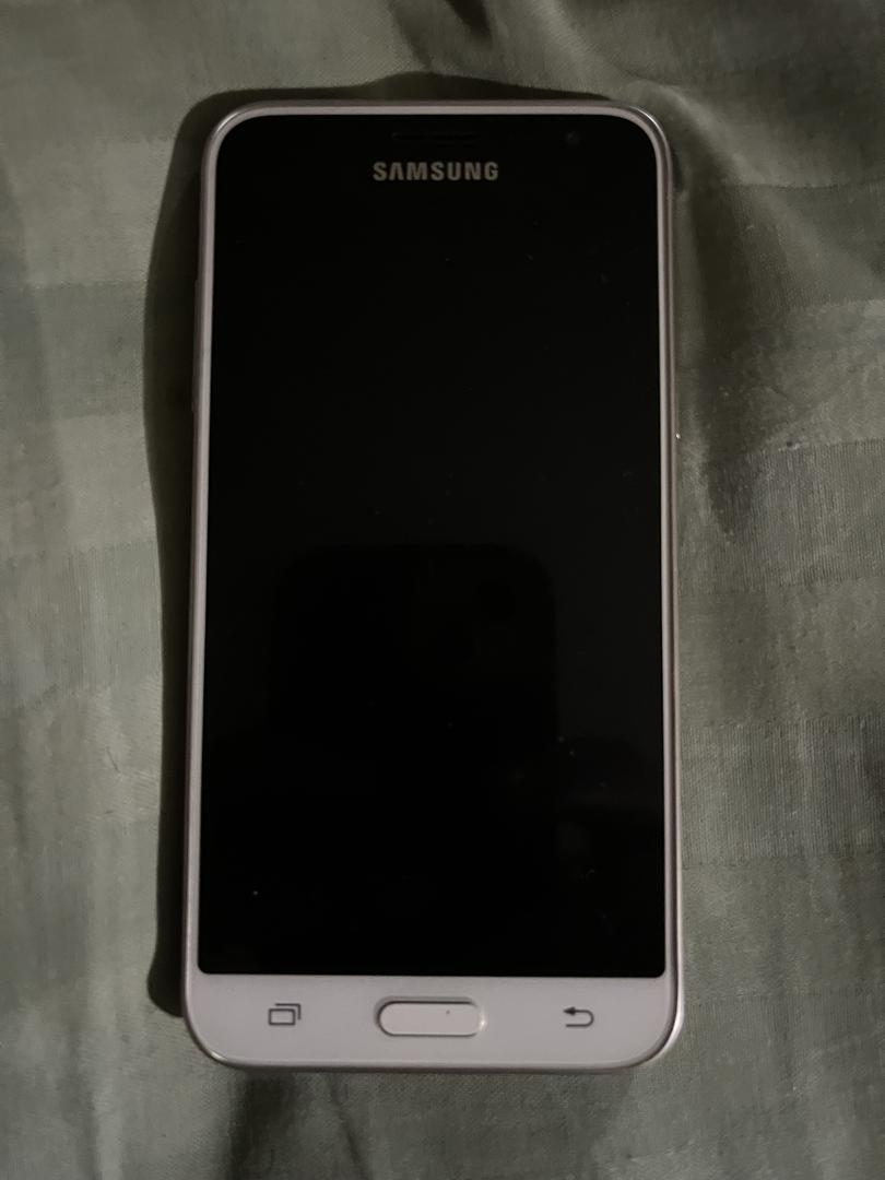 Samsung Galaxy J3, color White