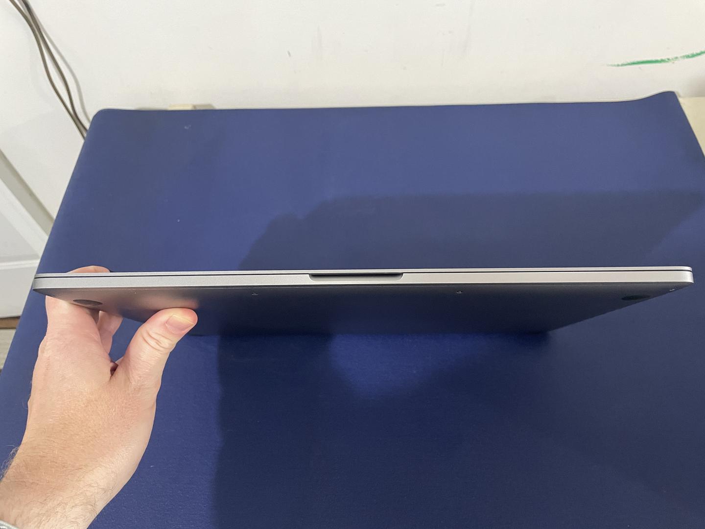 MacBook Pro 2018 (With Touch Bar) - 15", color Gray