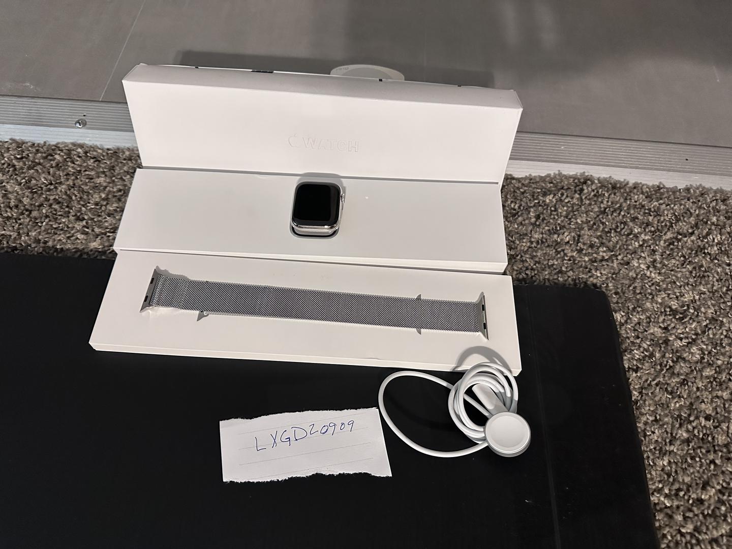 Apple Watch Series 8 45mm, color Silver