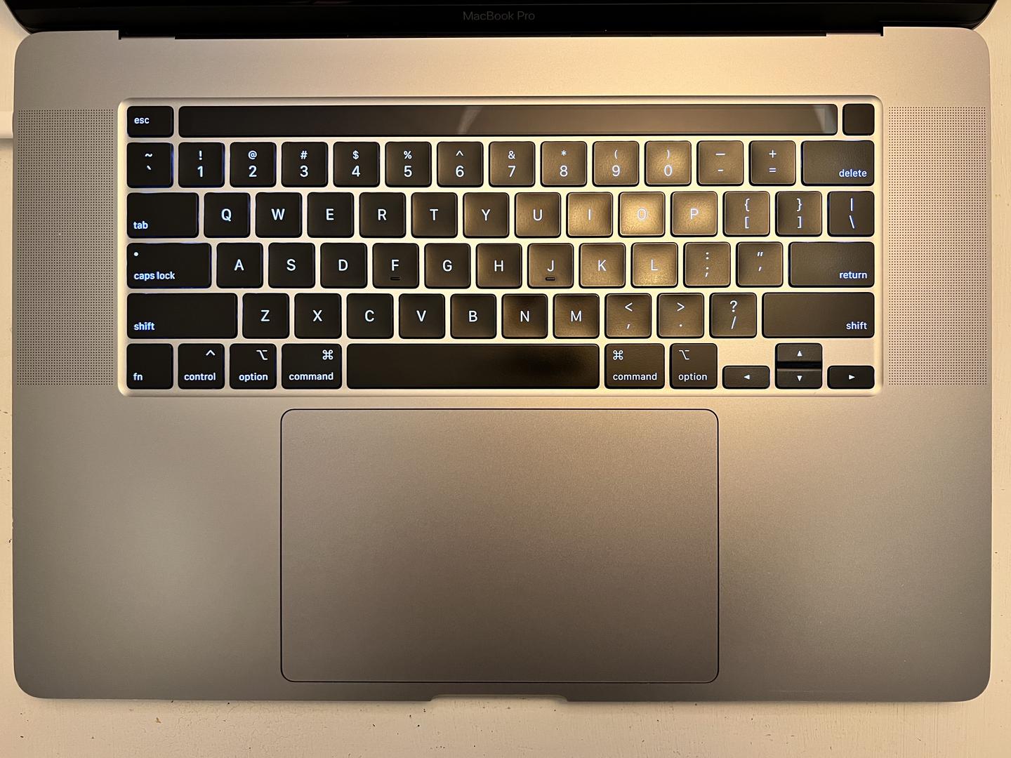 MacBook Pro 2019 - 16", color Gray