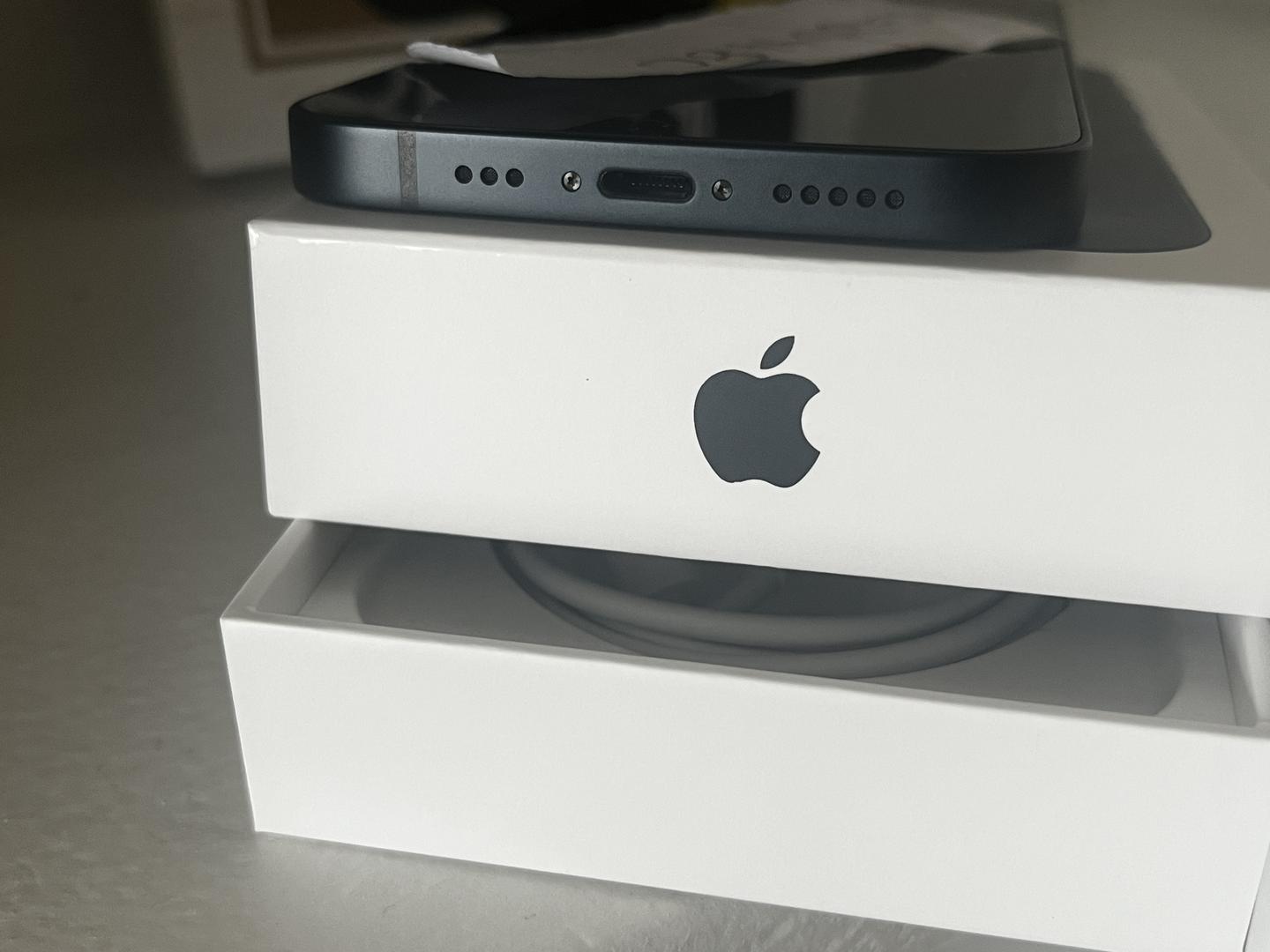 Apple iPhone 13, color Midnight