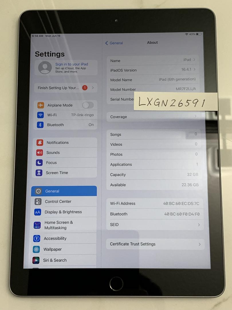 Apple iPad 6th Gen, color Gray