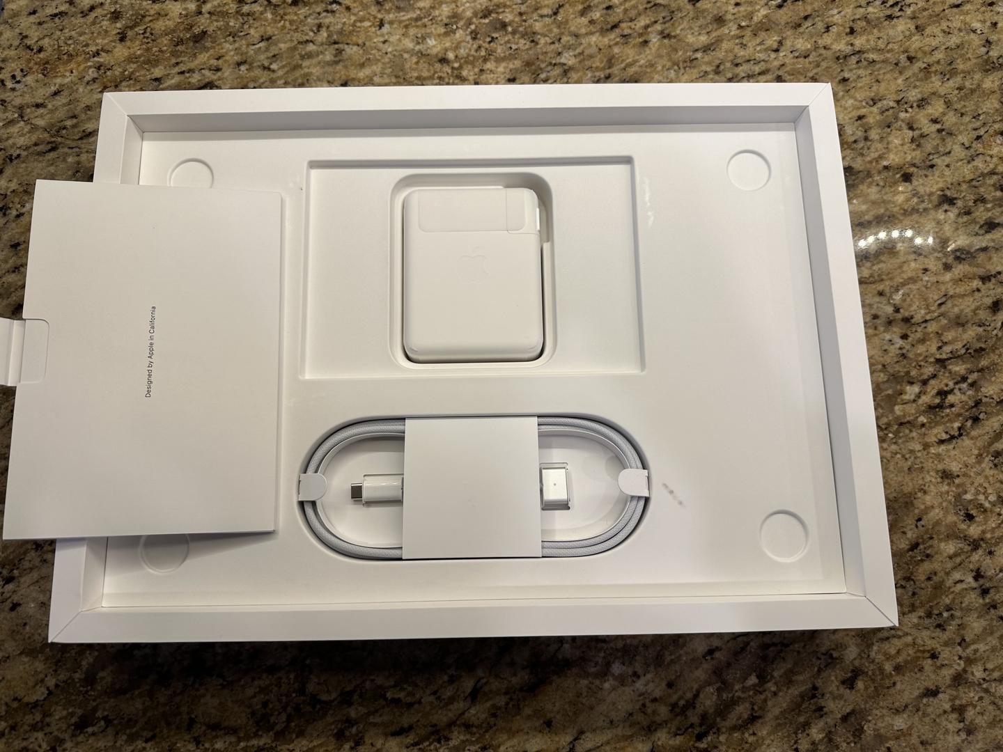 MacBook Pro 2023 - 16", color Silver