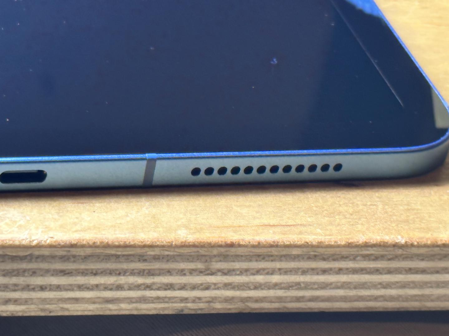 Apple iPad 10th Gen, color Blue