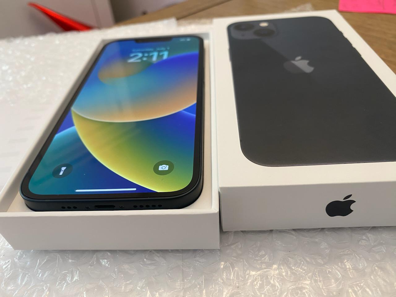 Apple iPhone 13, color Midnight