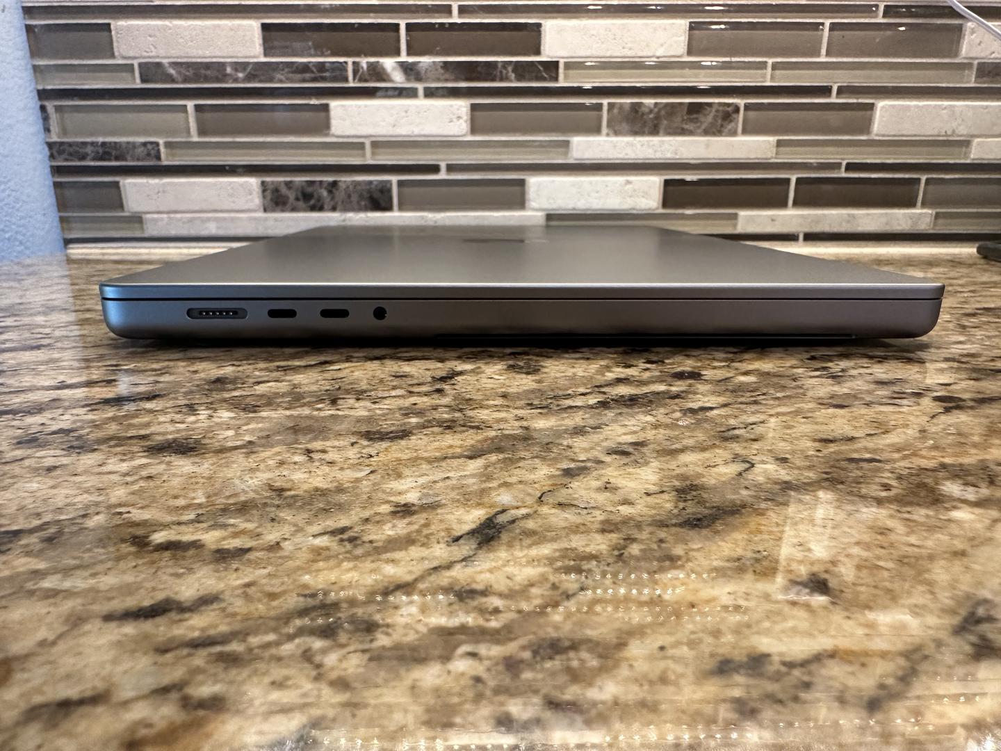 MacBook Pro 2021 - 16", color Gray