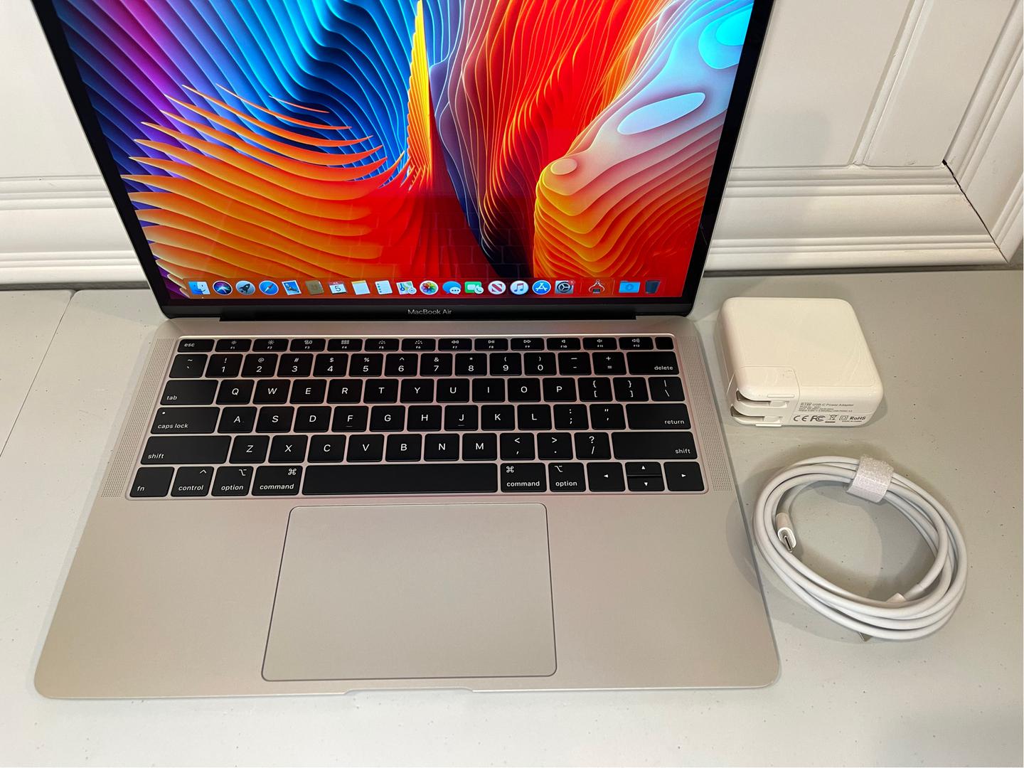 MacBook本体 Apple MacBook Air 2018 13inch 128GB 81JcX8hnhHL._UF350,350_QL50_.jpg