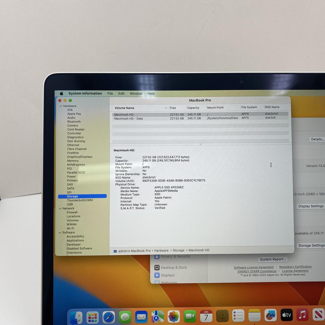 MacBook Pro 2022 - 13", color Silver