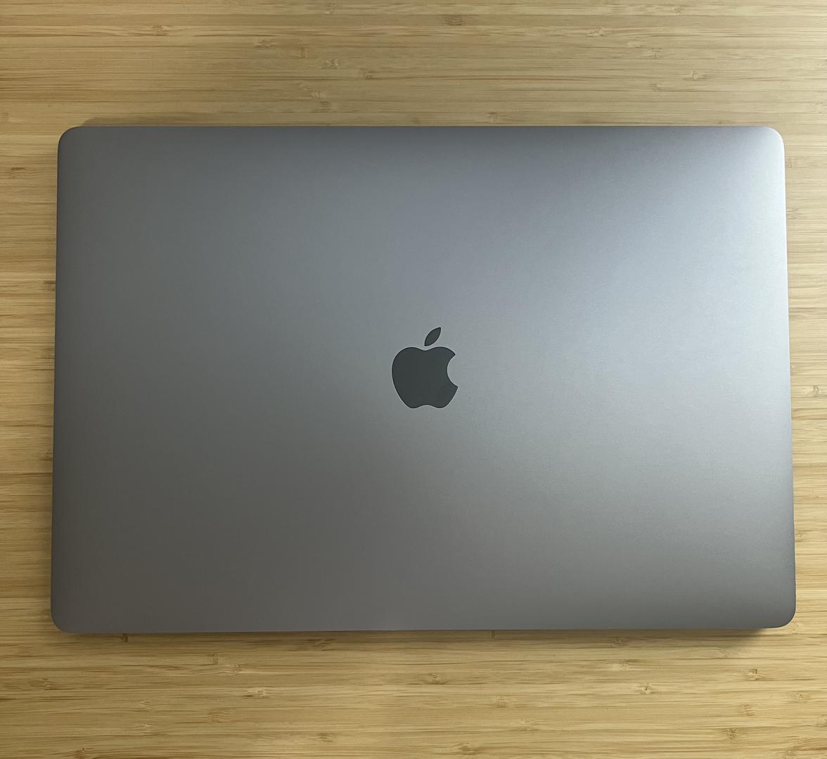MacBook Pro 2018 (With Touch Bar) - 15", color Gray