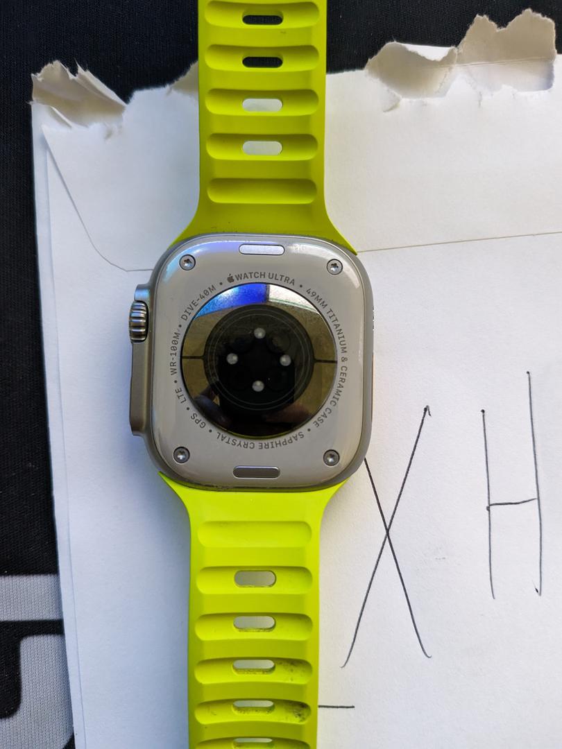 Apple Watch Ultra 49mm, color Titanium