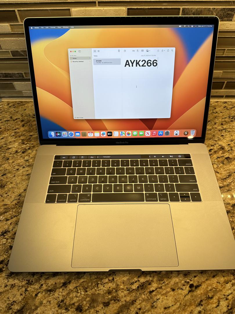 MacBook Pro 2019 - 15", color Gray