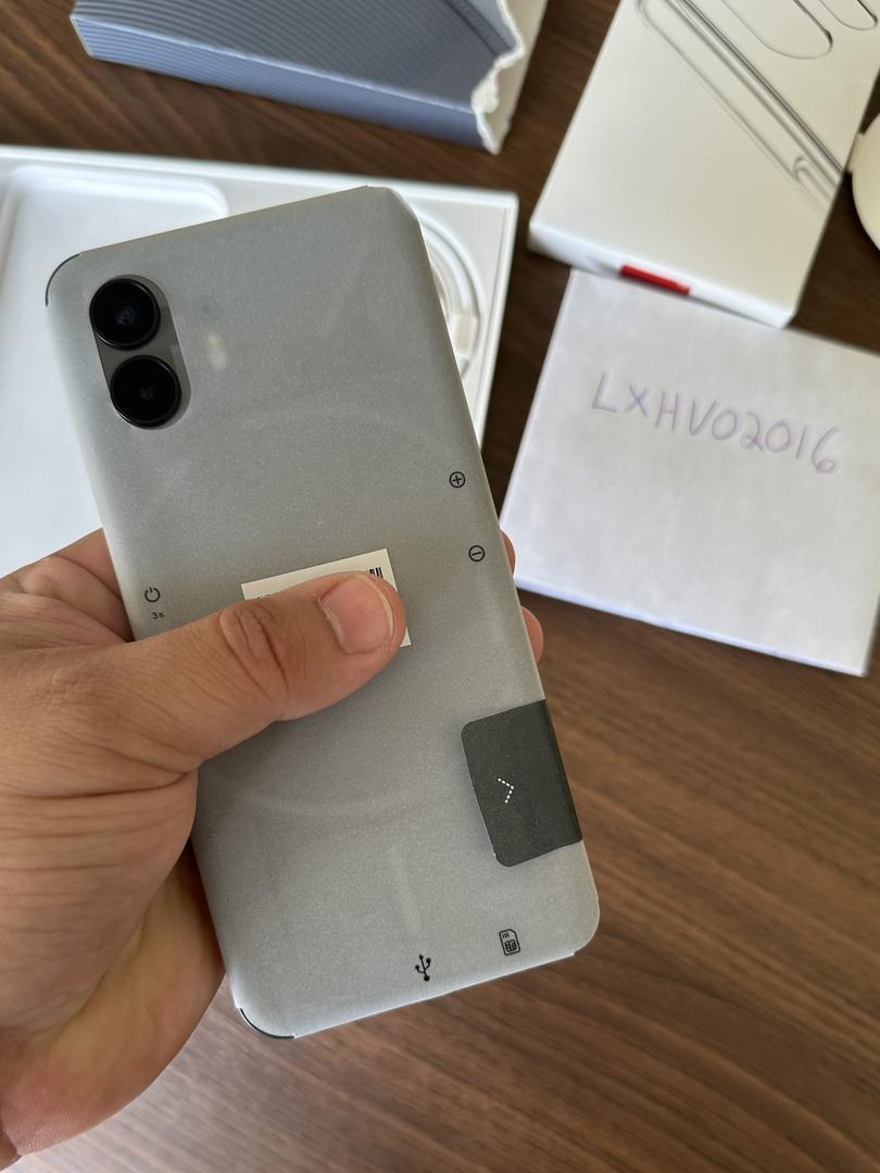 Nothing Phone (2), color Gray