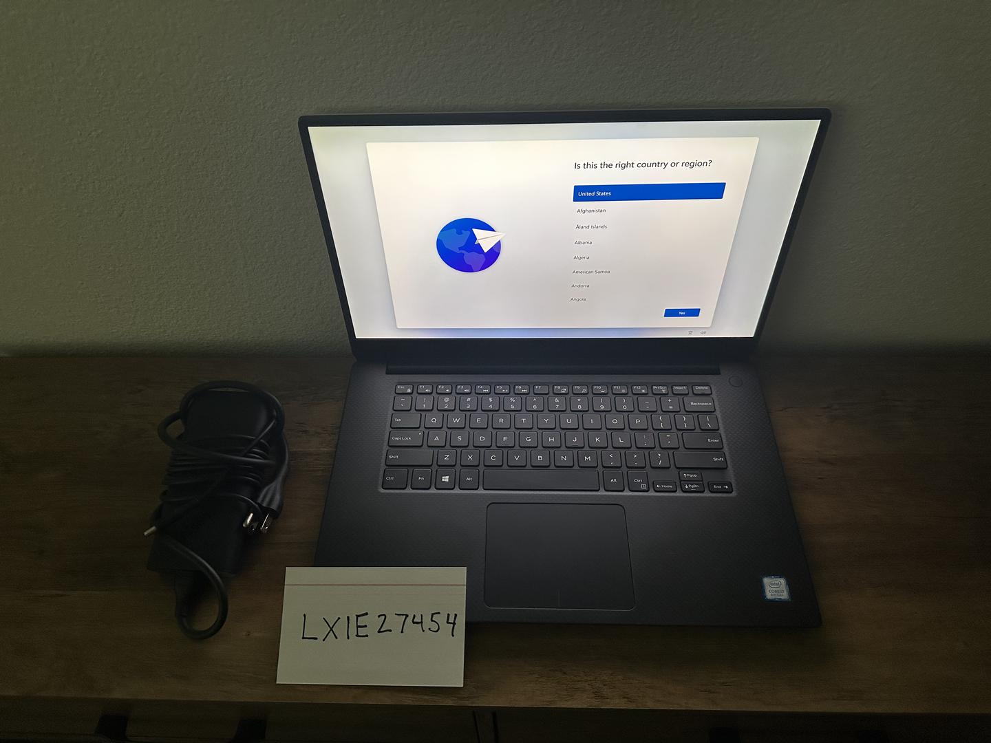 Dell XPS 15 9570 (2018), color Silver