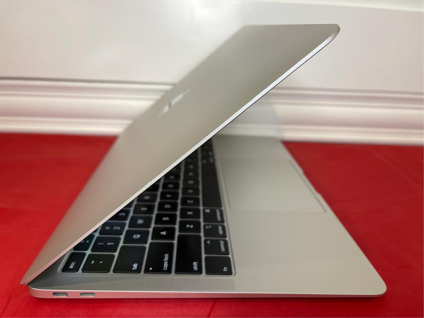 MacBook Air 2019 - 13", color Silver