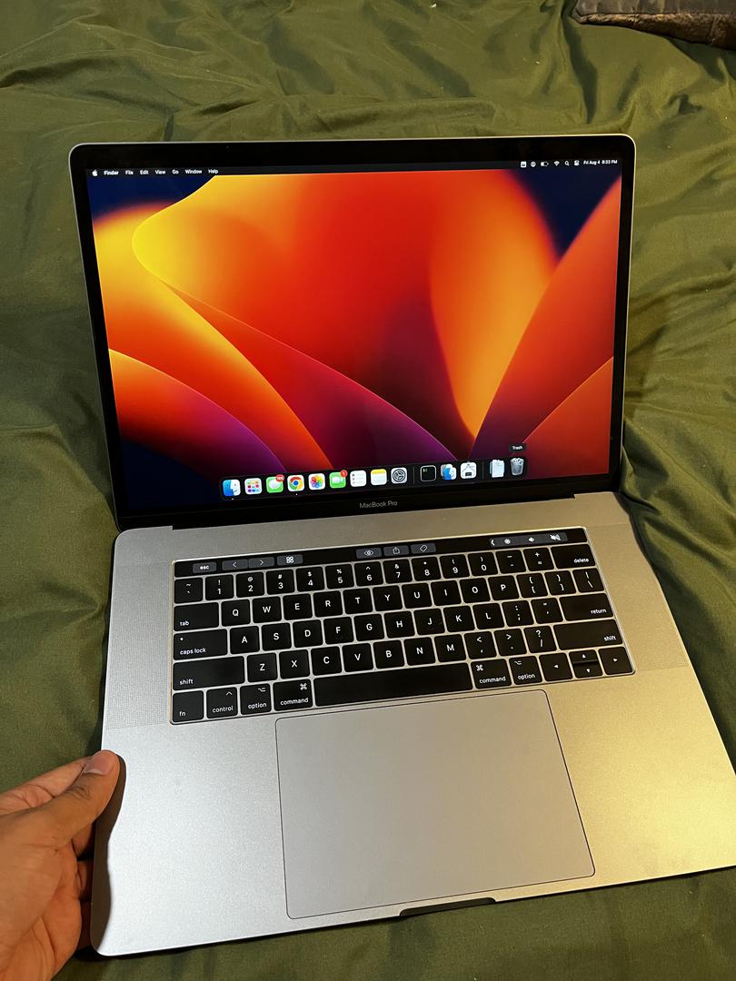 MacBook Pro 2017 (With Touch Bar) - 15", color Gray