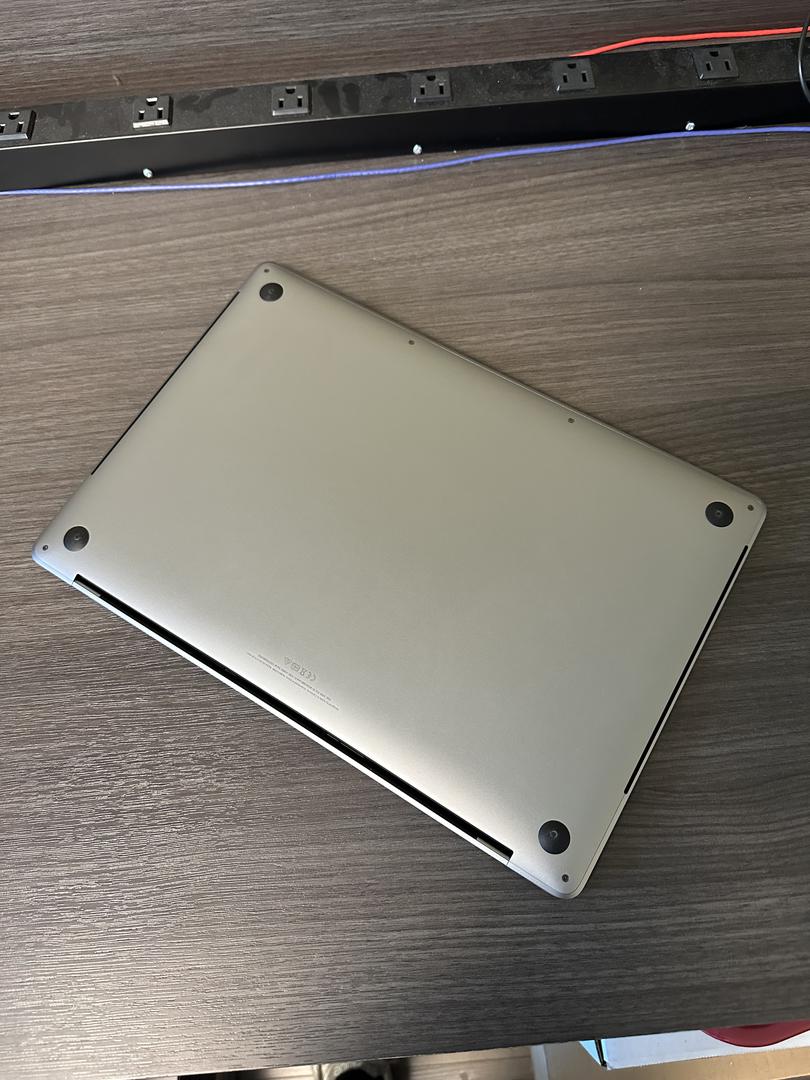 MacBook Pro 2019 - 15", color Gray