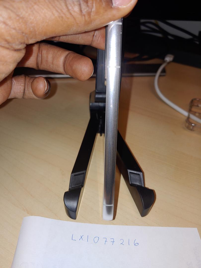 Samsung Galaxy S22, color White