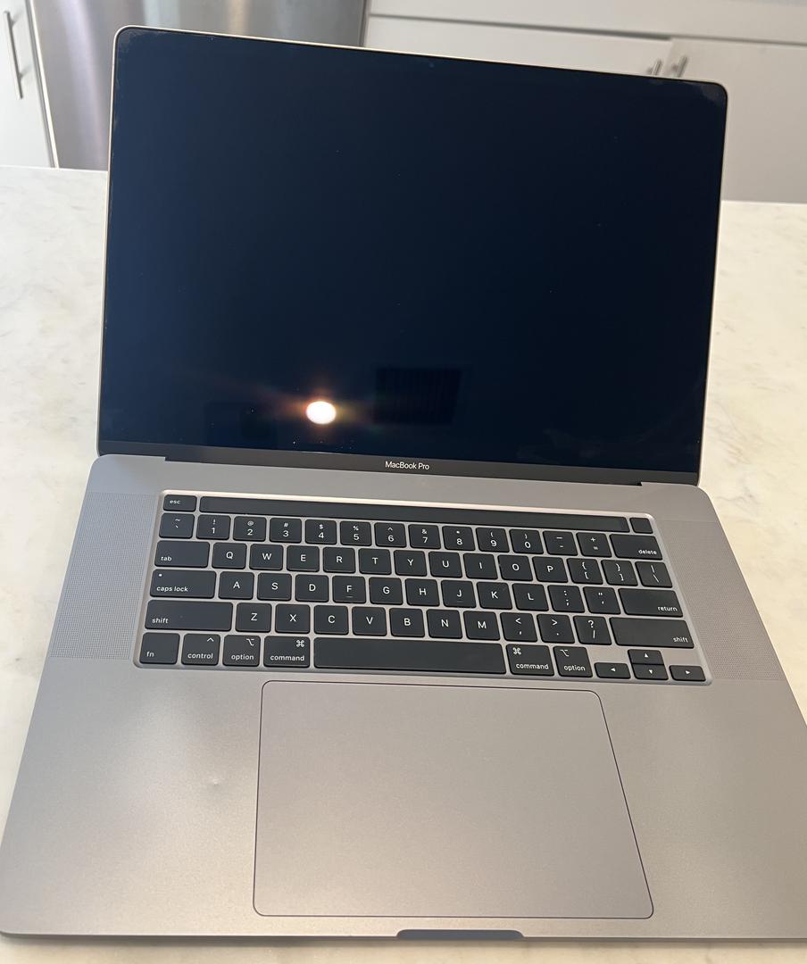MacBook Pro 2019 - 16", color Gray