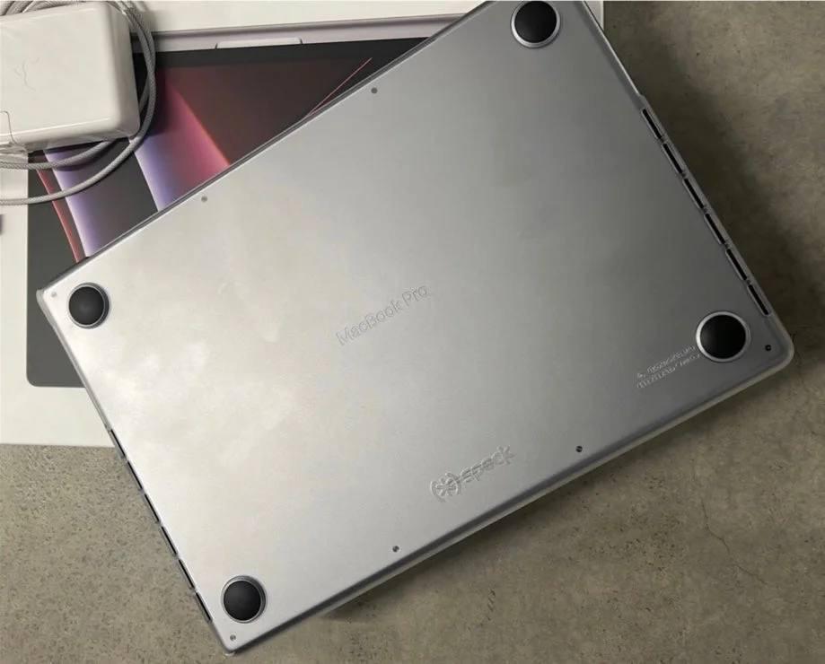 MacBook Pro 2023 - 16", color Gray