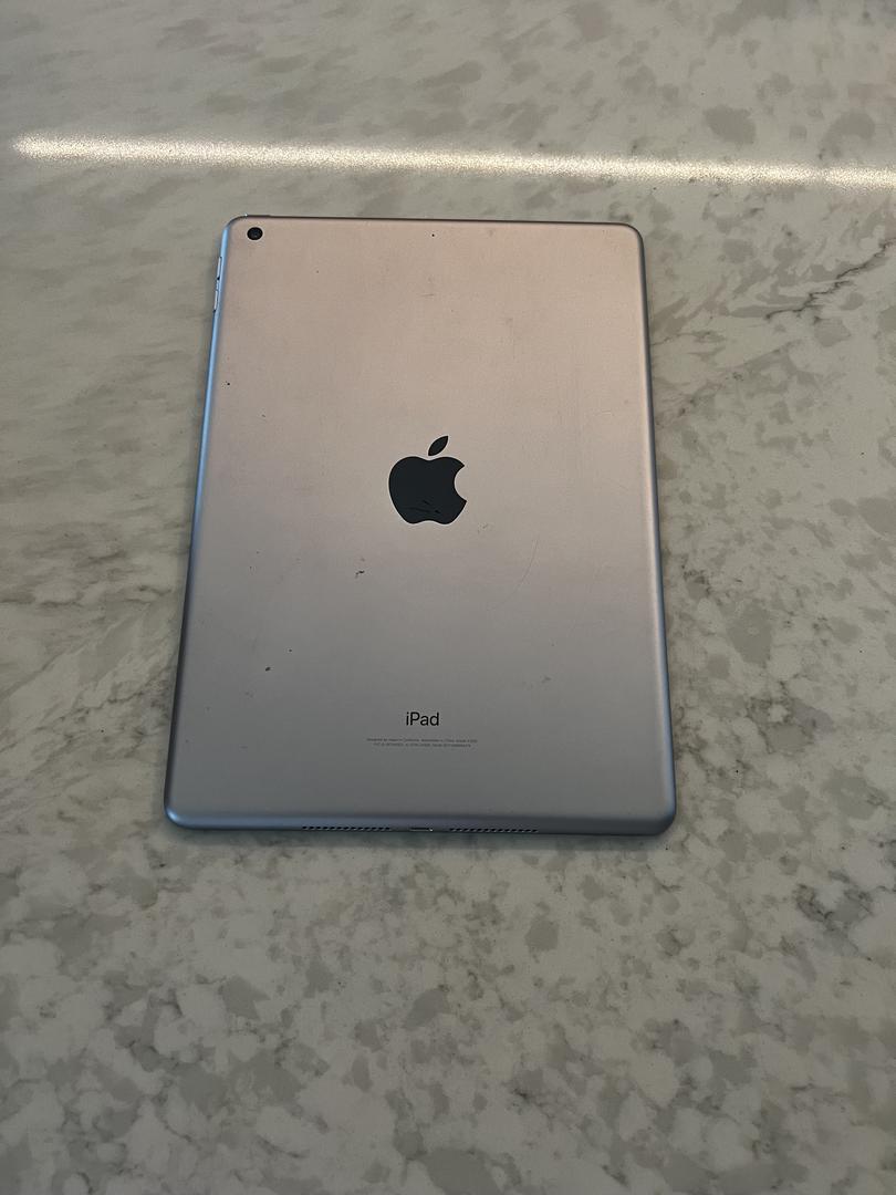 Apple iPad 5th Gen, color Gray