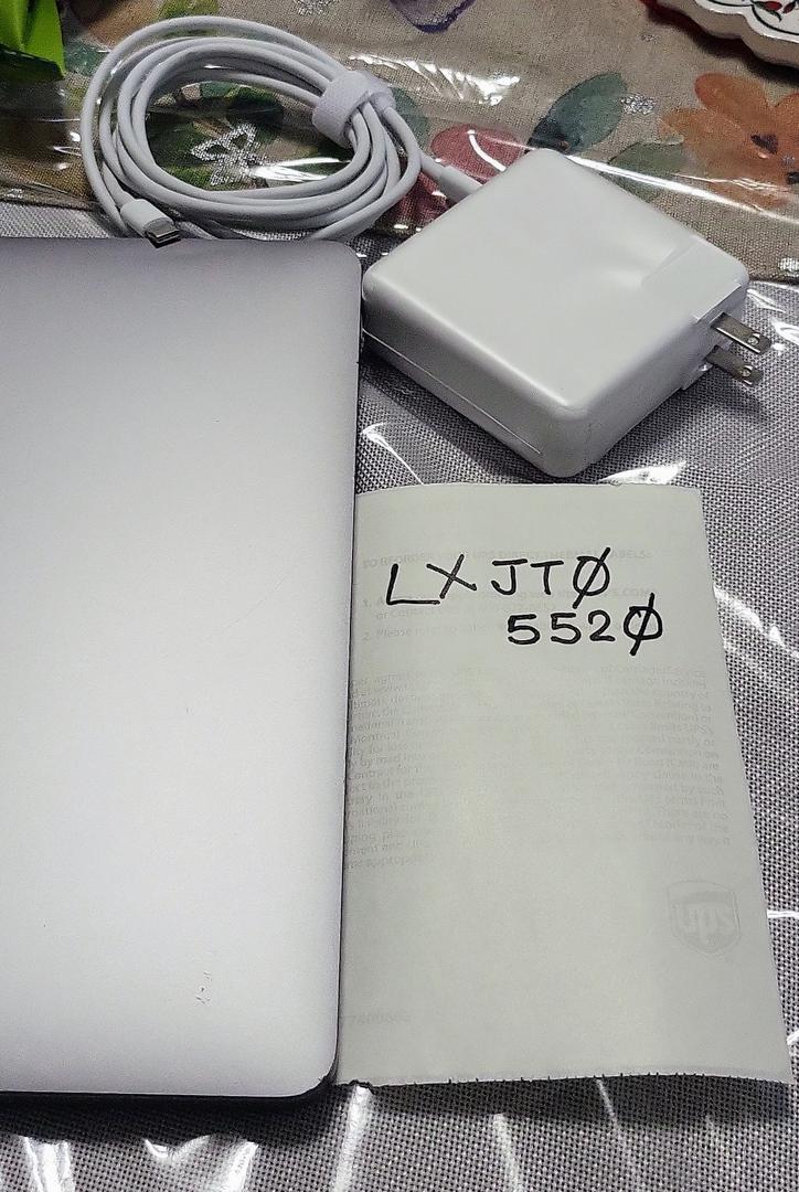 MacBook Pro 2019 - 16", color Gray