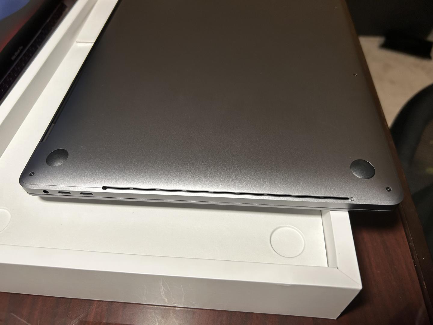 MacBook Pro 2019 - 16", color Gray