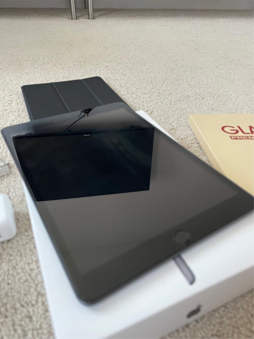 Apple iPad 7th Gen, color Gray