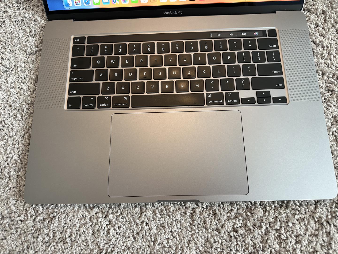 MacBook Pro 2019 - 16", color Gray