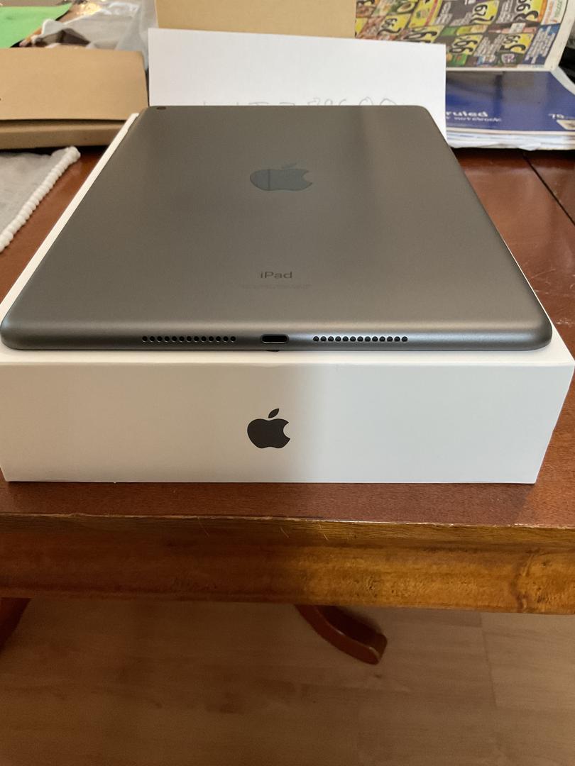 Apple iPad 9th Gen, color Gray