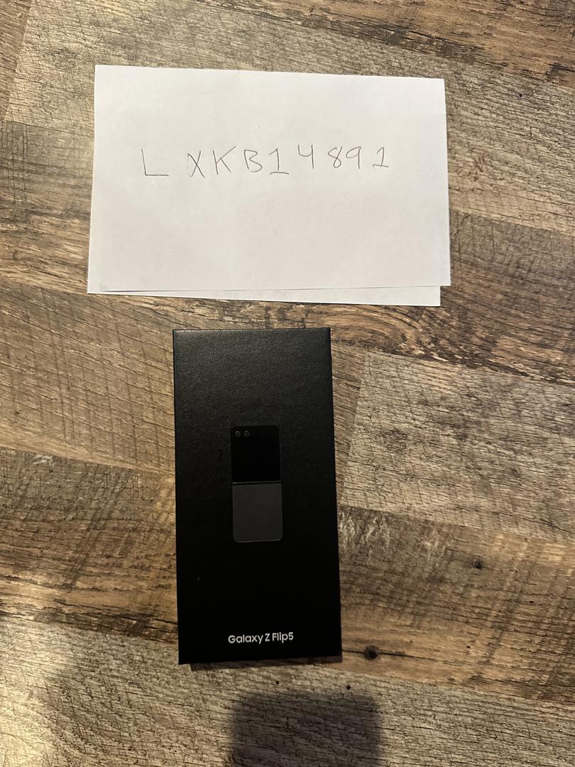 Samsung Galaxy Z Flip5, color Graphite