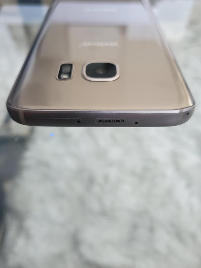 Samsung Galaxy S7, color Gold