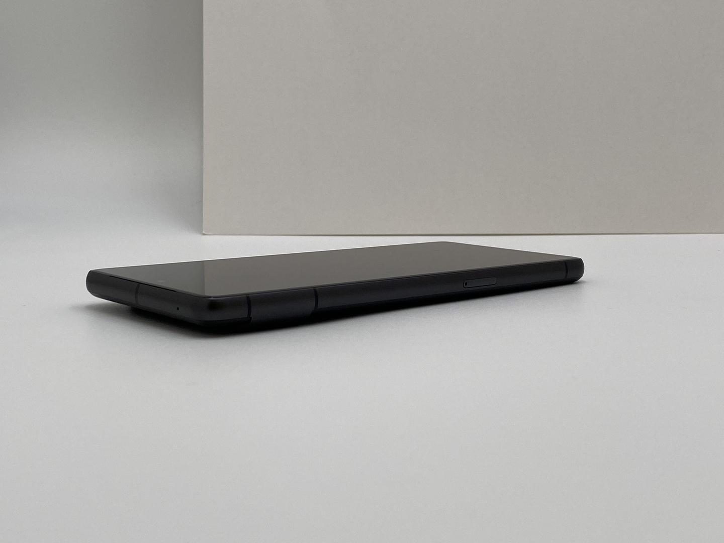 Google Pixel 7, color Obsidian