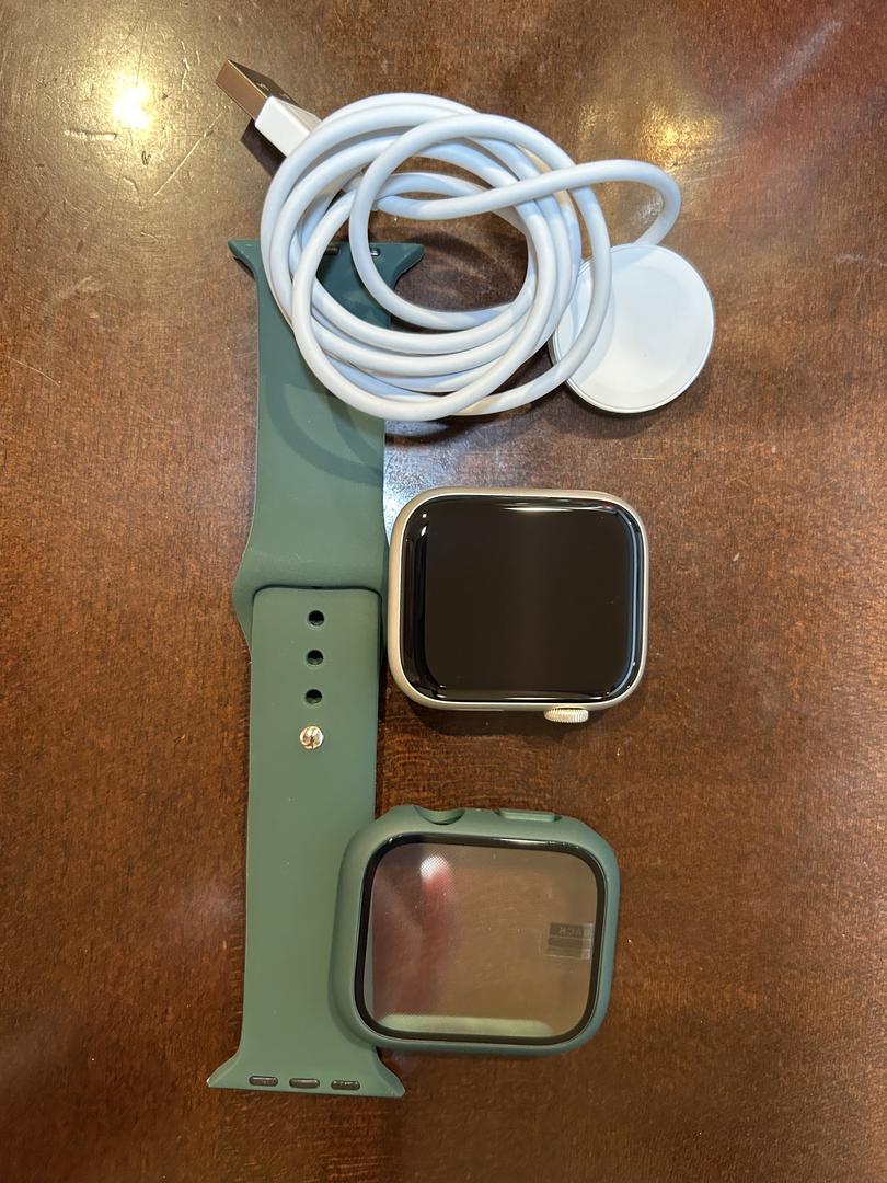 Apple Watch Series 8 45mm, color Starlight