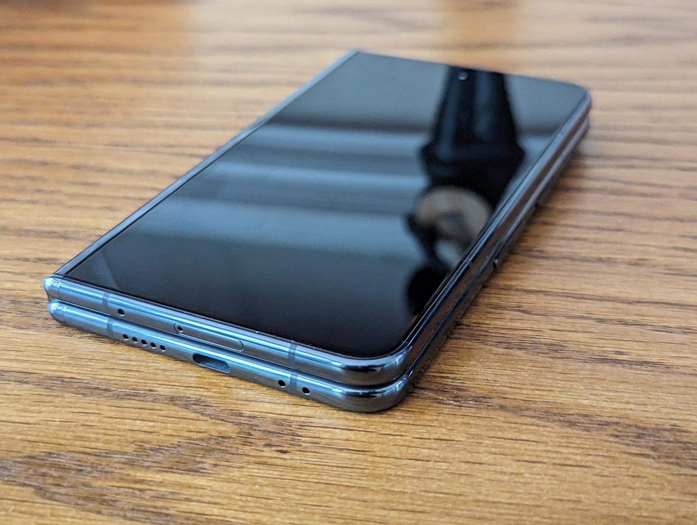Google Pixel Fold, color Obsidian