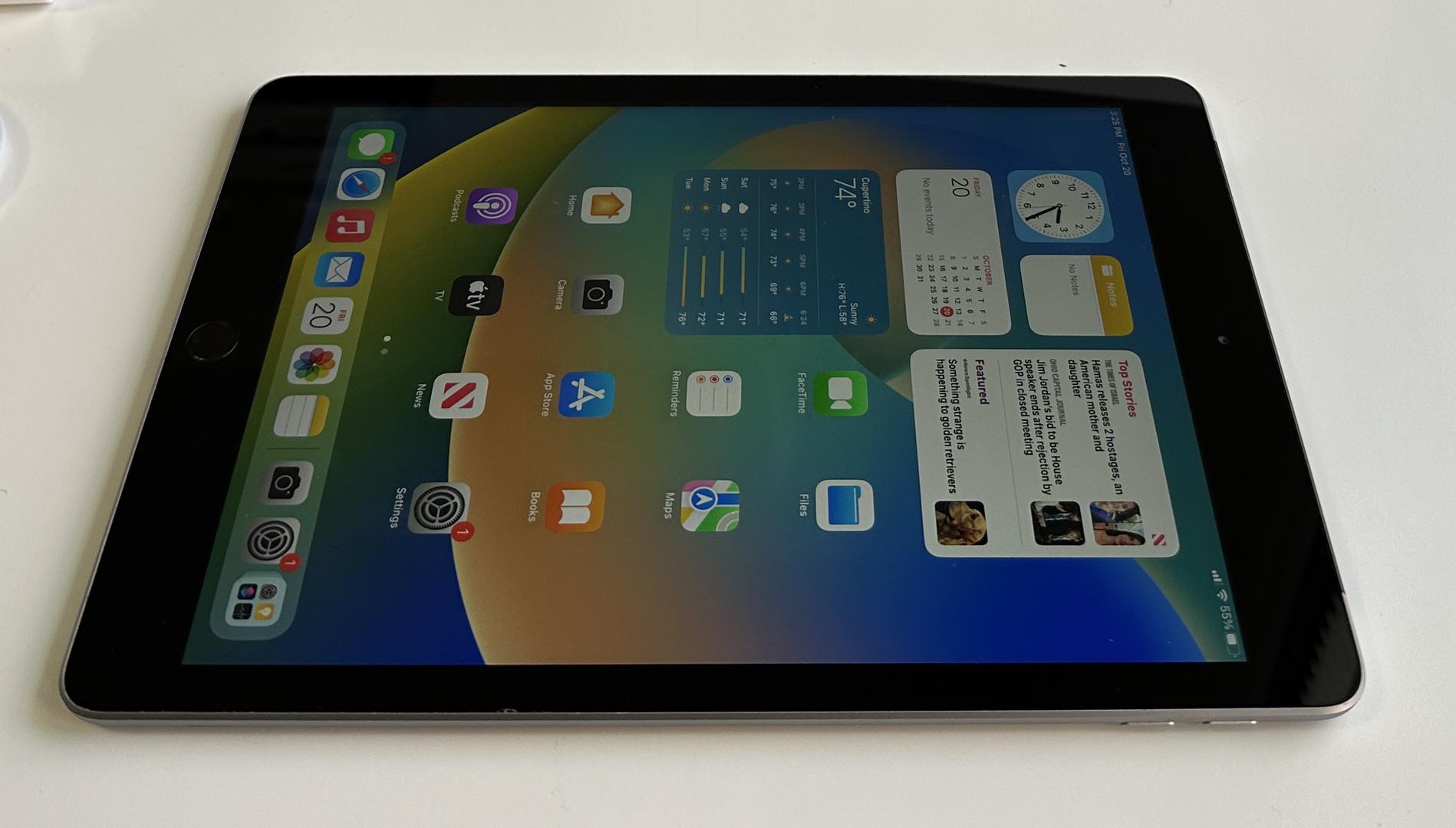 Apple iPad 5th Gen, color Gray