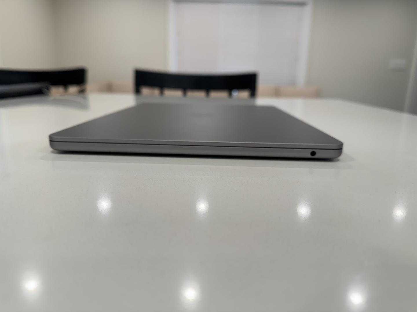 MacBook Air 2022 - 13", color Gray