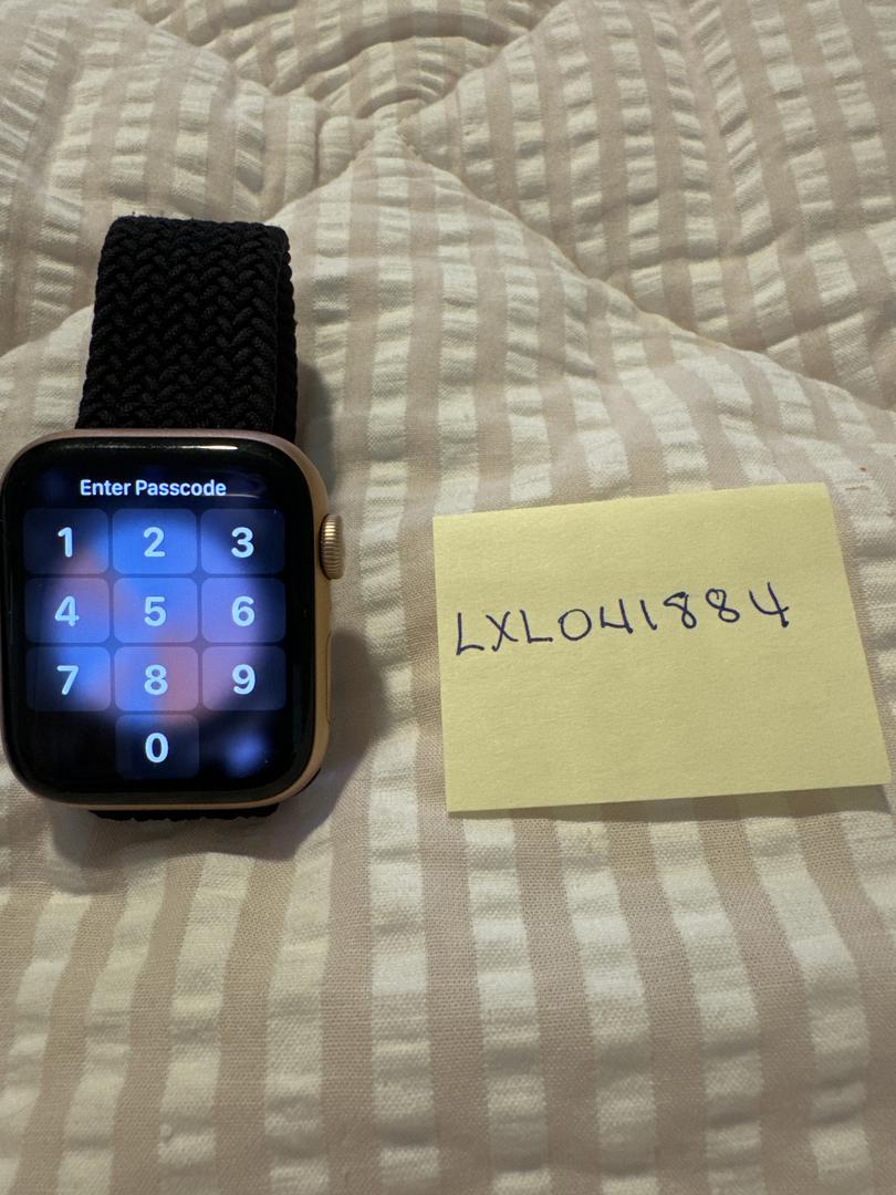 Apple Watch Series 6 44mm, color Gold