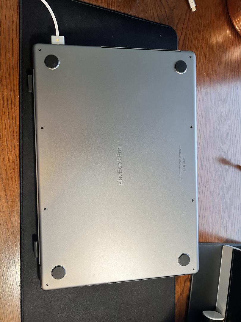 MacBook Pro 2021 - 16", color Gray