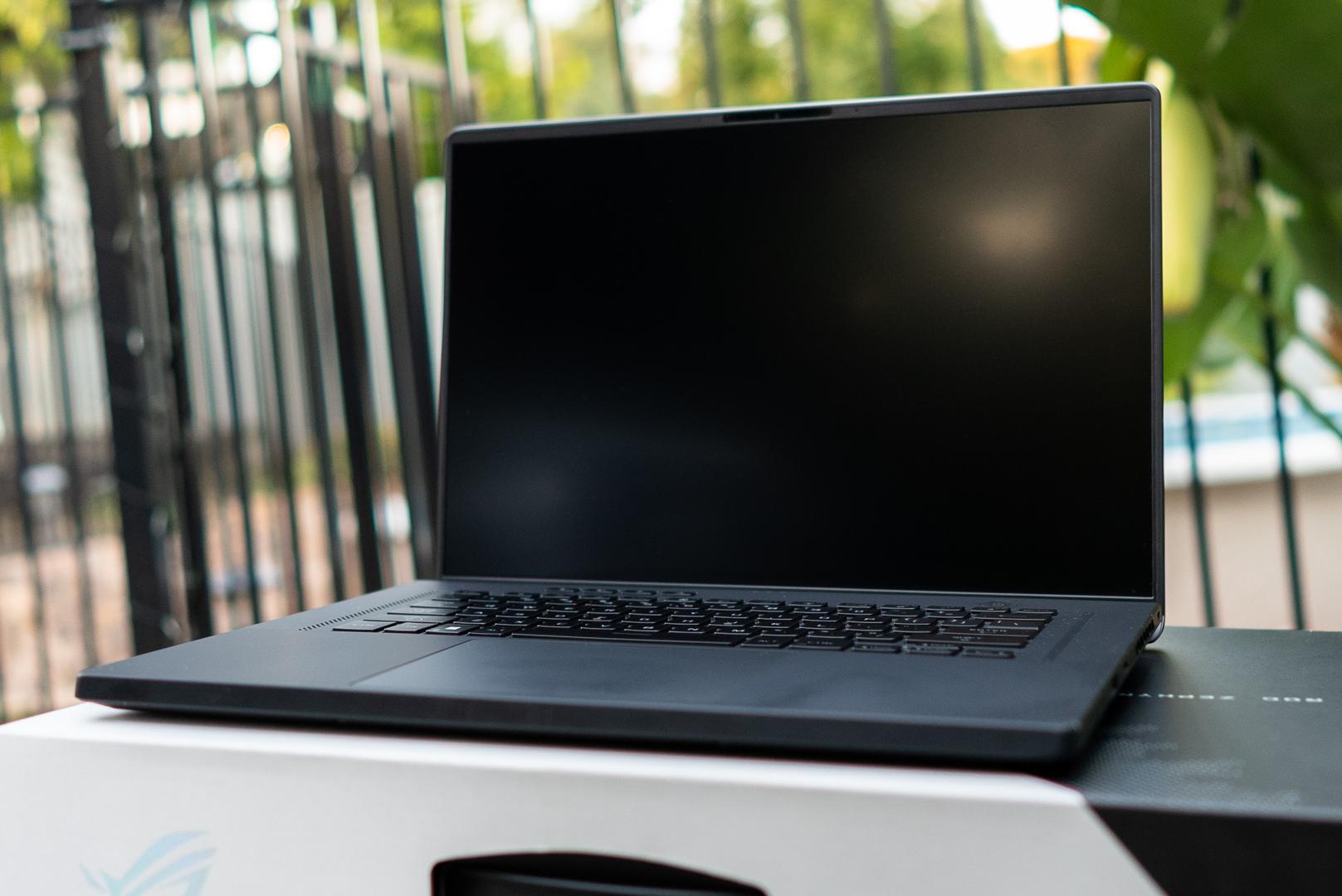 Asus ROG Zephyrus M16 (2022) GU603, color