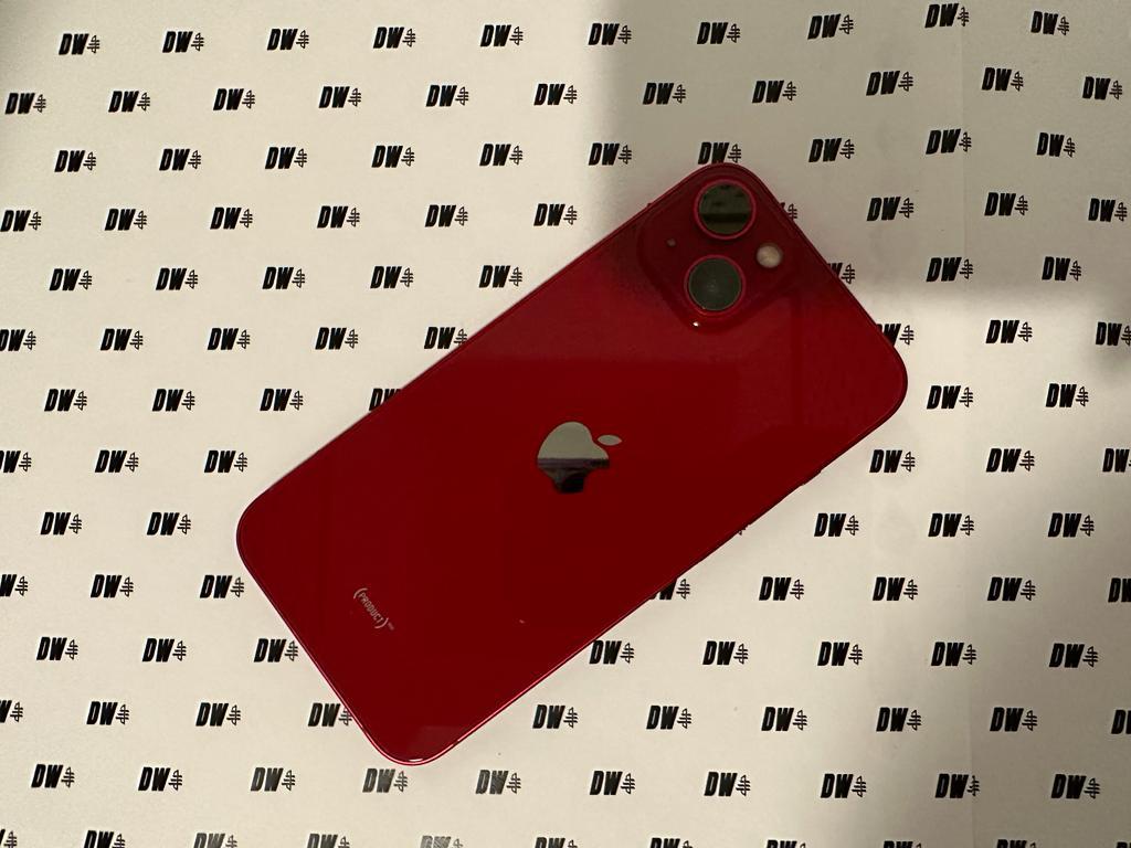 Apple iPhone 13, color Red