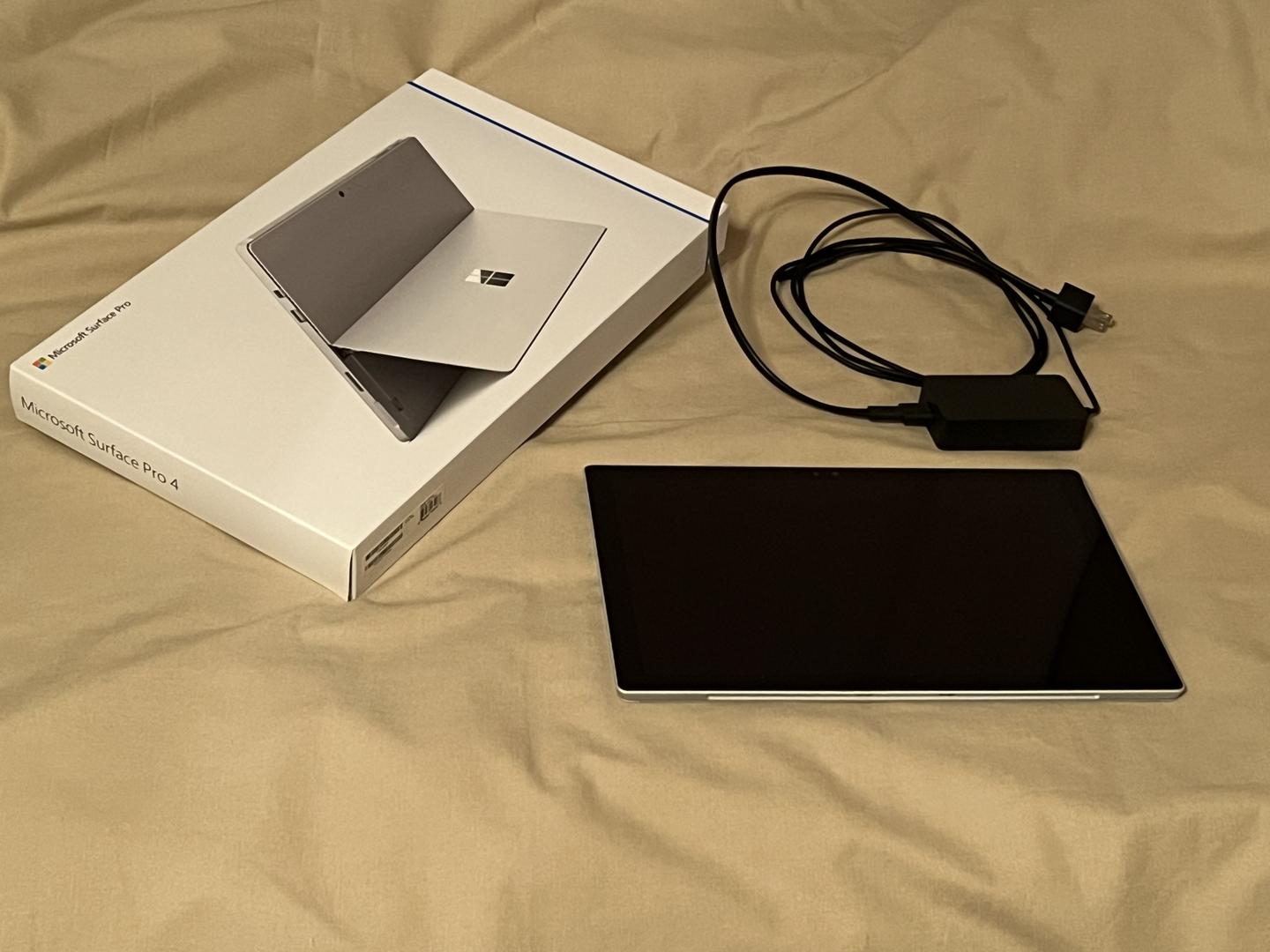 Microsoft Surface Pro 4 - 12.3 Inch, color Silver