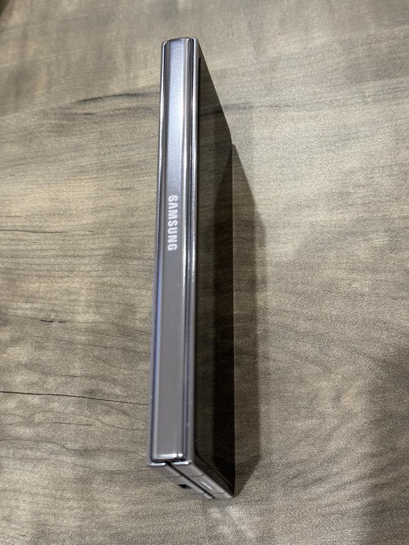 Samsung Galaxy Z Fold5, color Icy Blue