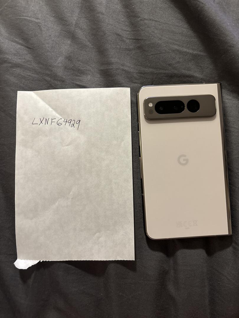 Google Pixel Fold, color Porcelain