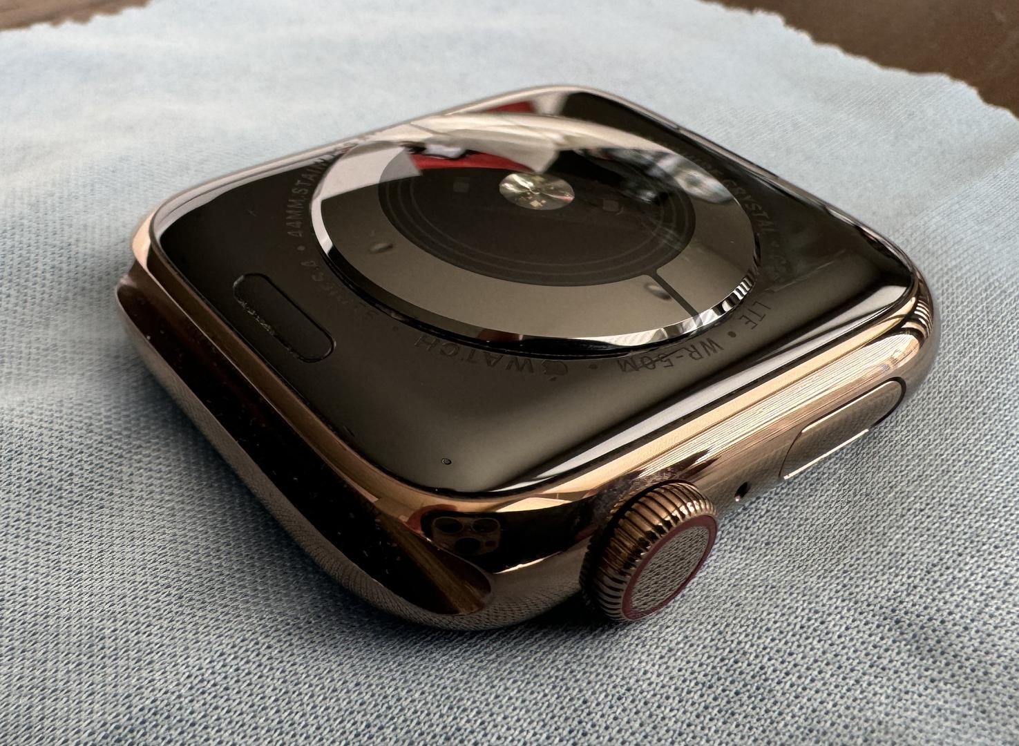Apple Watch Series 4 44mm, color Gold