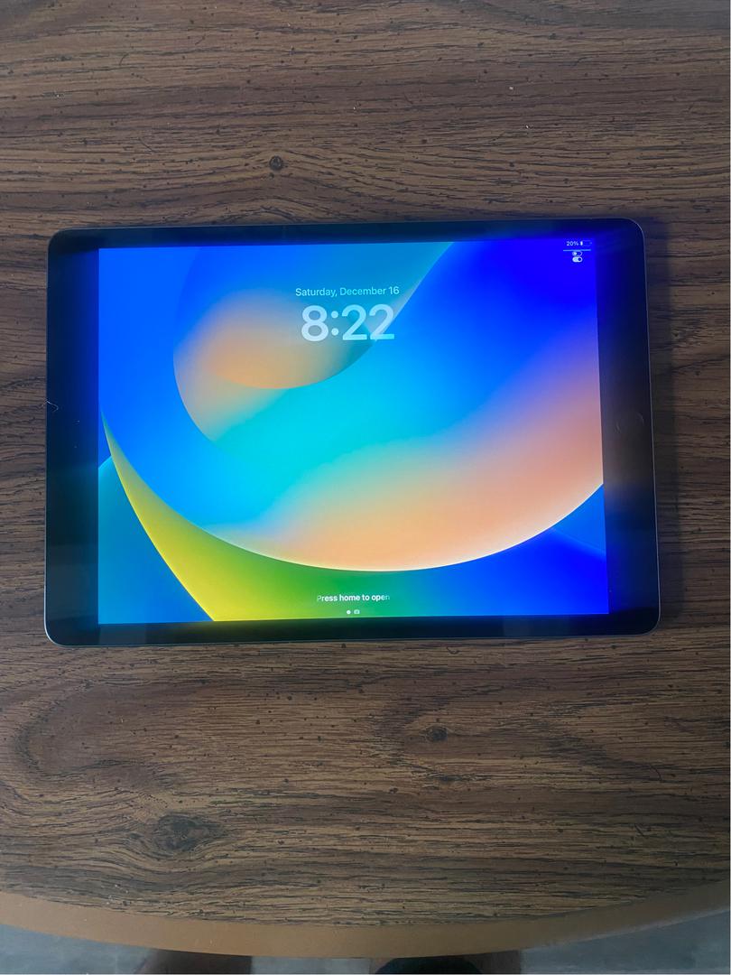 Apple iPad 9th Gen, color Gray
