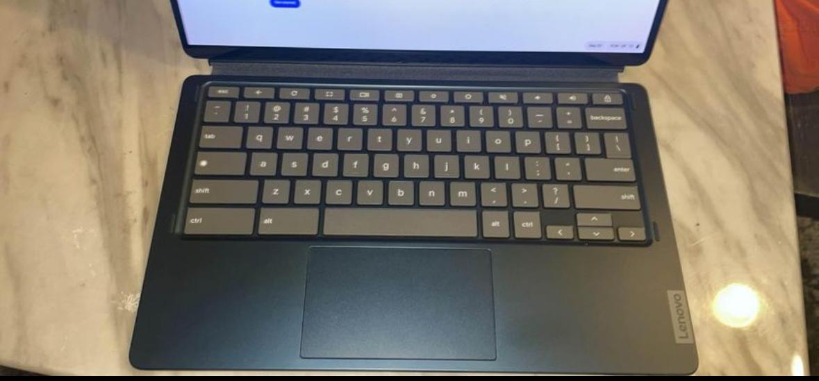 Lenovo Chromebook Duet 5 13”, color Navy Blue