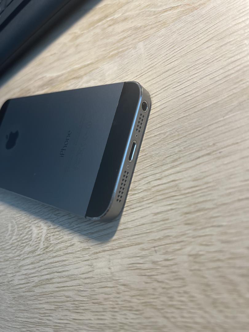 Apple iPhone 5S, color Gray
