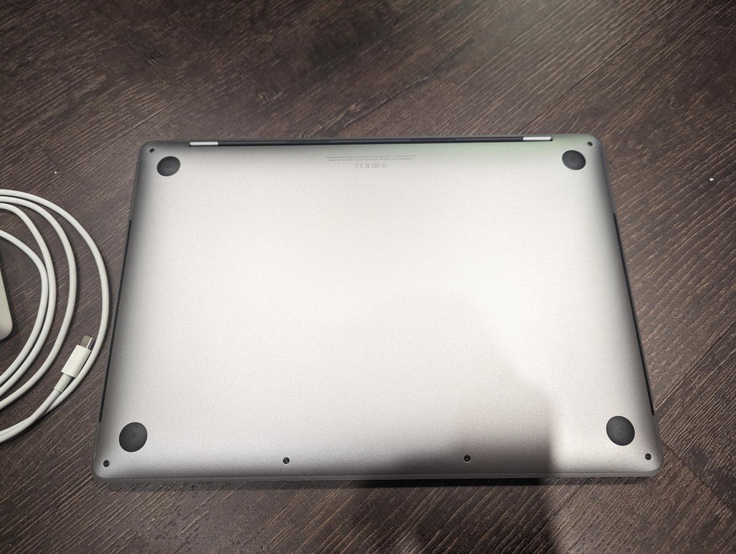 MacBook Pro 2020 - 13", color Gray