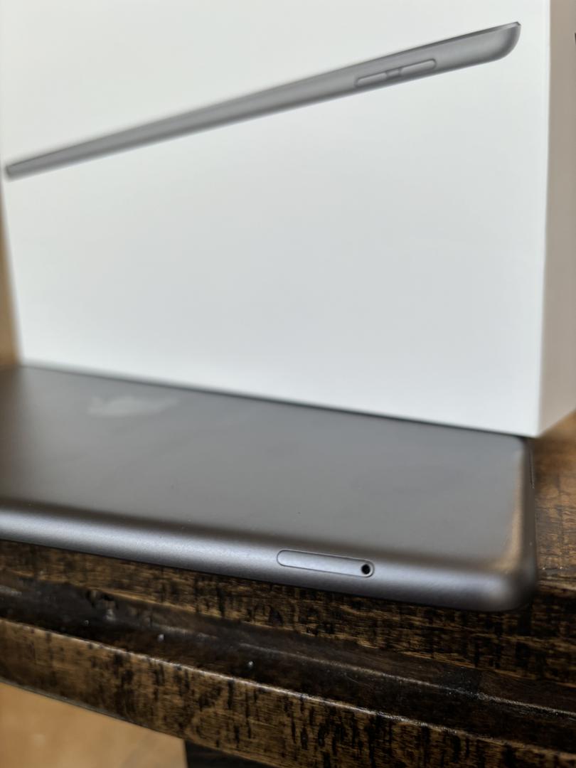 Apple iPad 8th Gen, color Gray