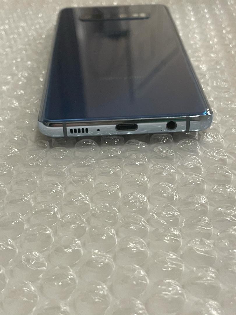 Samsung Galaxy S10 Plus, color Blue